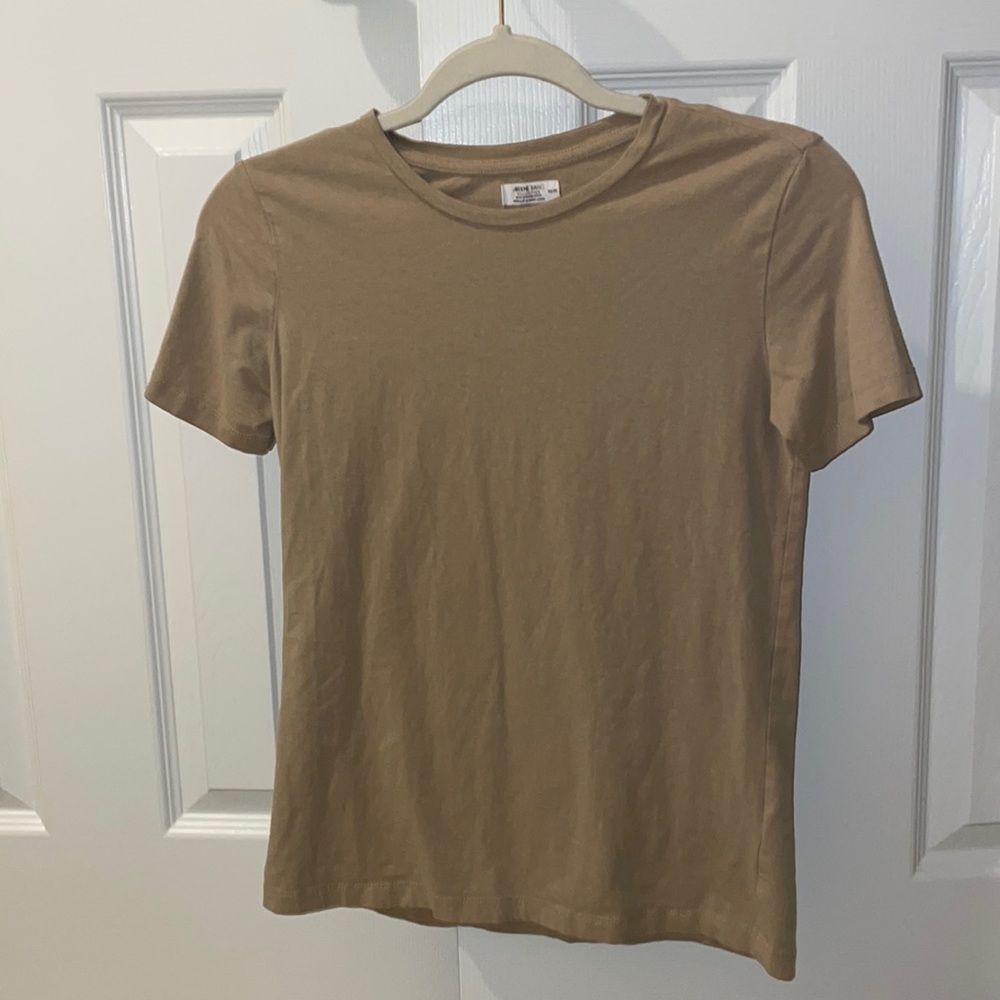 Tan tshirt